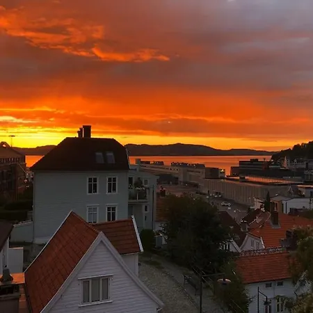 아파트 Sentral Leilighet Med Fantastisk Utsikt!