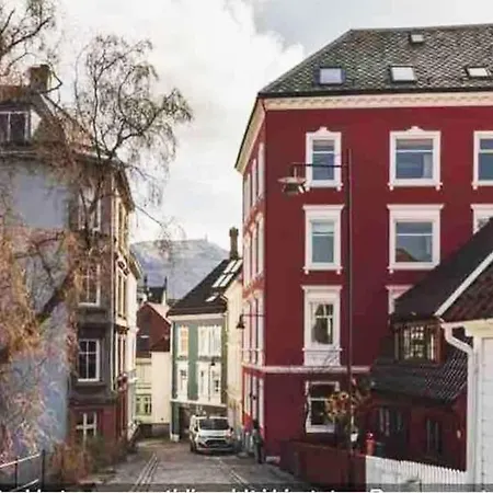 Sentral Leilighet Med Fantastisk Utsikt!